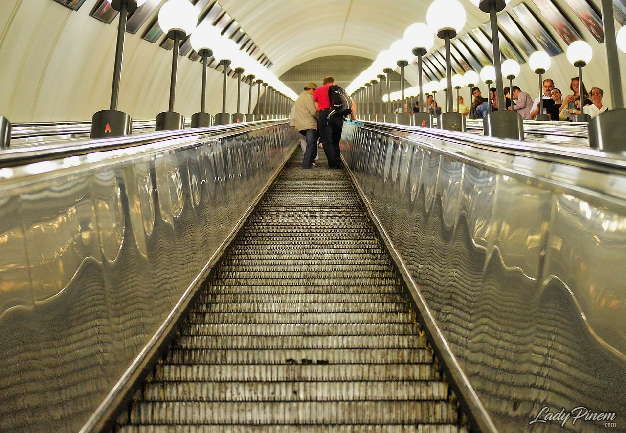 Eskalator Stasiun Moscow Metro