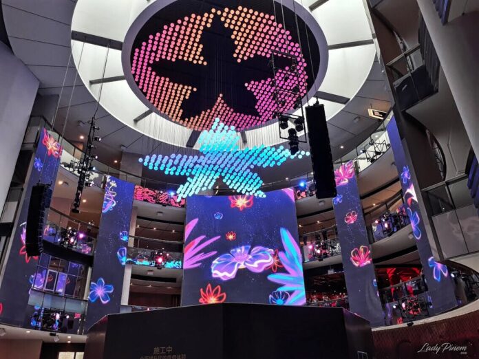 Traveling - SkySymphony di SkyAvenue 1